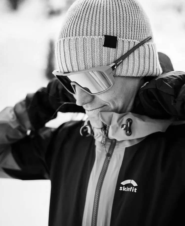 Sportsonnenbrillen Dr. Castelberg Optometry schwarz weiss.webp