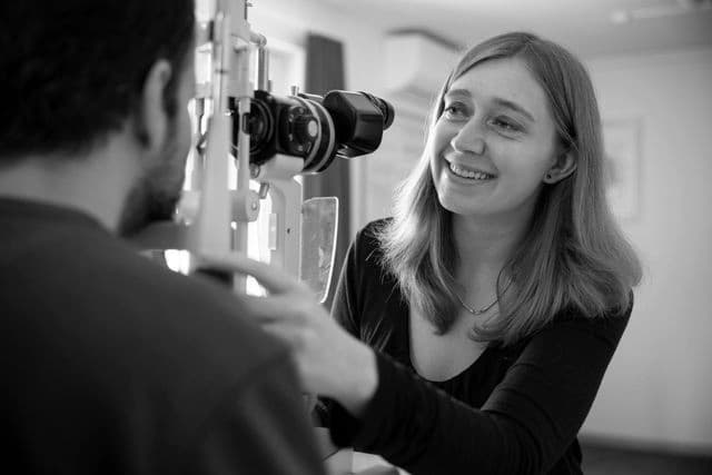 Castelberg Linsen 4 schwarz weiss.jpg