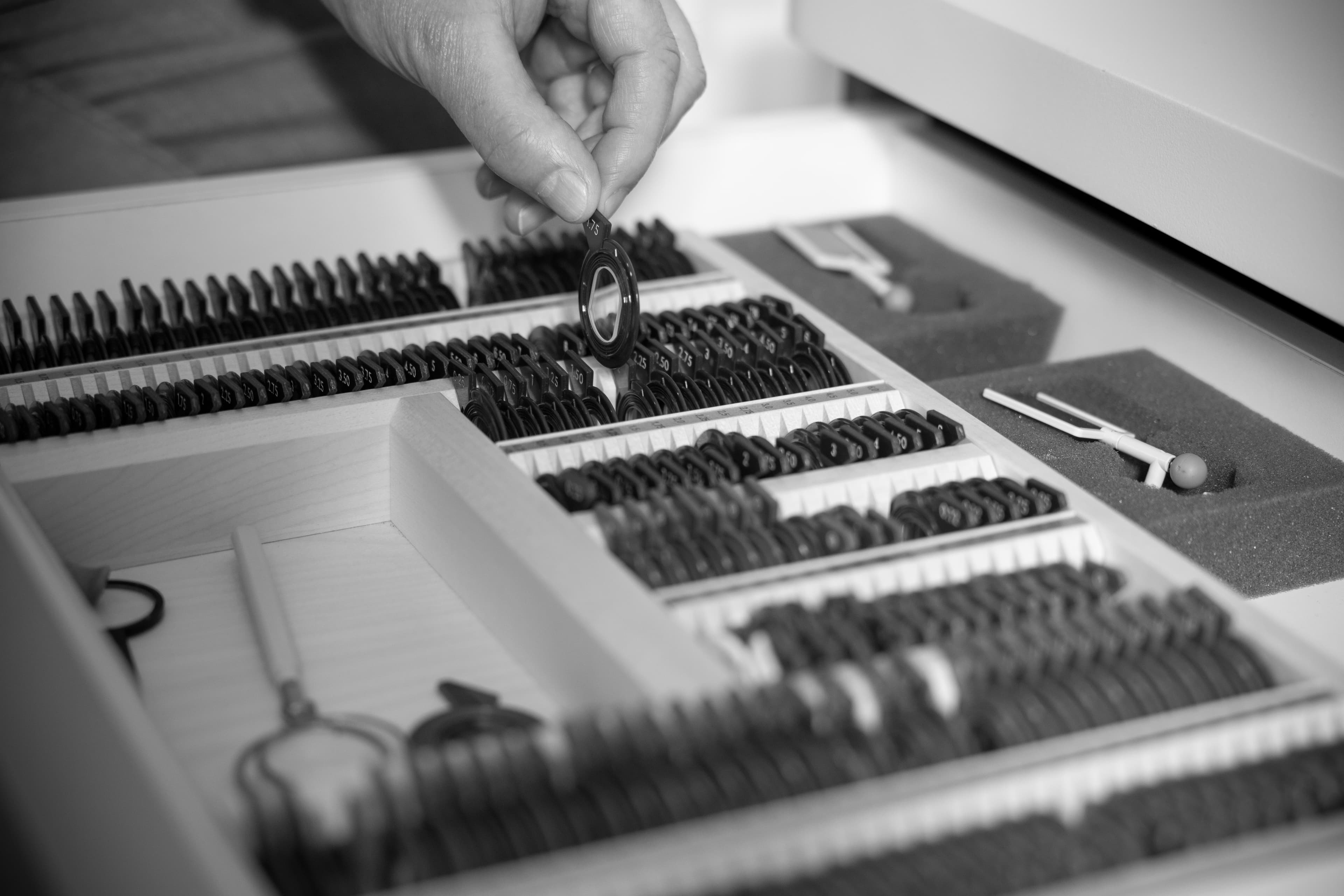 Castelberg Refra schwarz weiss.jpg