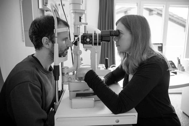 Castelberg Linsen 3 schwarz weiss.jpg