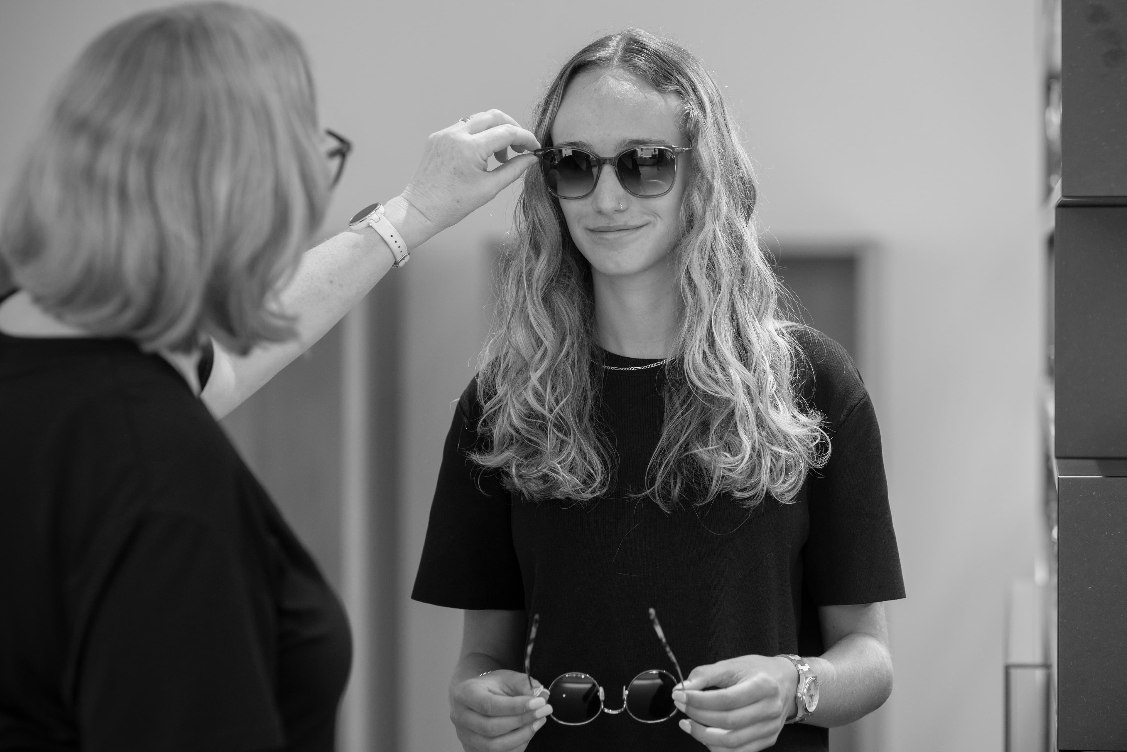 Casteberg Sonnenbrille schwarz weiss.jpg