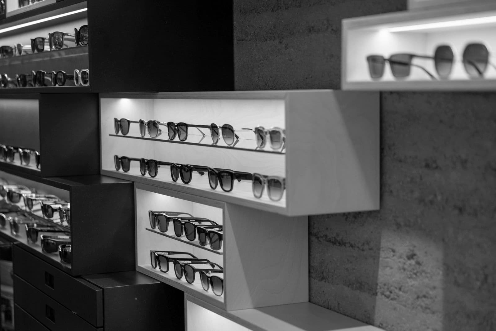 Castelberg Laden 2 schwarz weiss.jpg