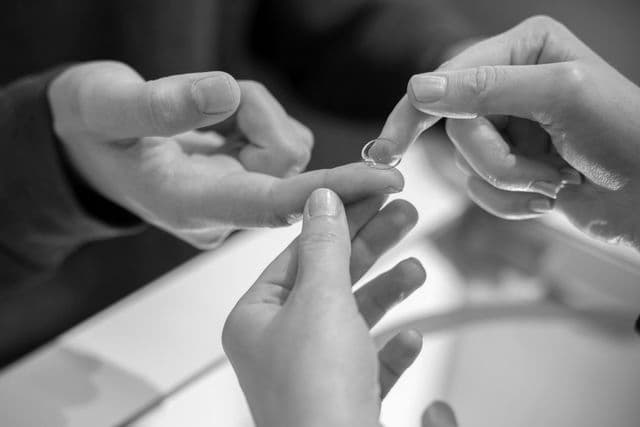 Castelberg Linsen 13 schwarz weiss.jpg